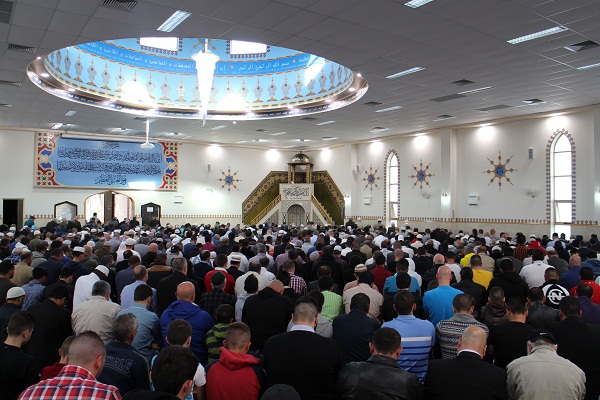 Calls for Unity as 40,000 Muslims Mark End of Ramadan in Sydney
