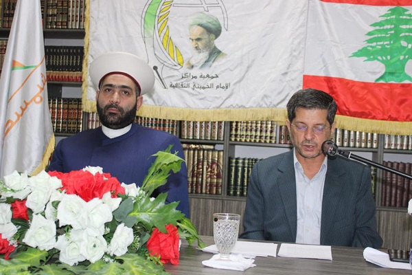 Sheikh Ahmed al-Qattan (L) and Abbas Khameyar