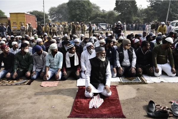 Hindu Groups Disrupting Muslim Prayers in Indian Capital