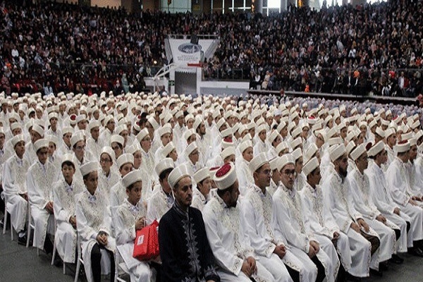 Hundreds of Quran Memorizers Graduate in Turkey