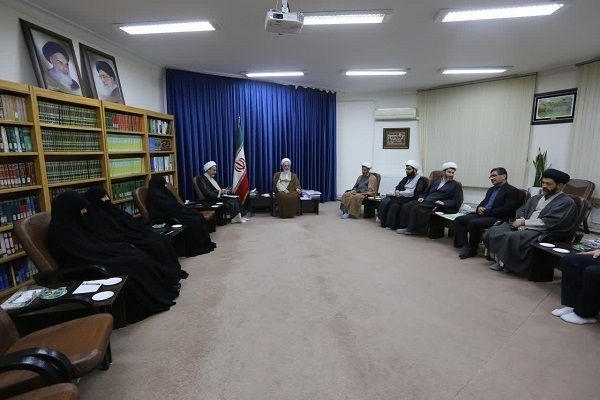 Head of Khorasan Razavi branch of Al-Mustafa International University meets with Ayatollah A’rafi
