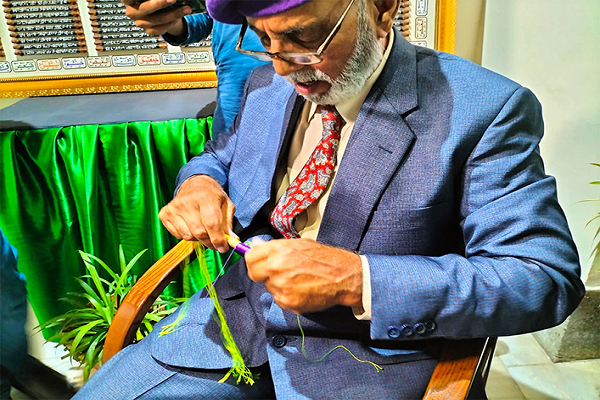 Man uses technique to hand-knit Quran on pencils 