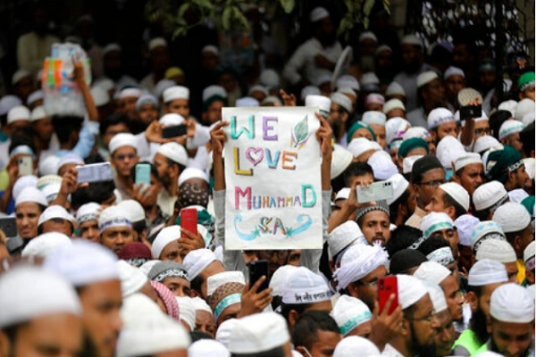 People March in Bangladesh to Condemn Insulting Remarks about Holy Prophet