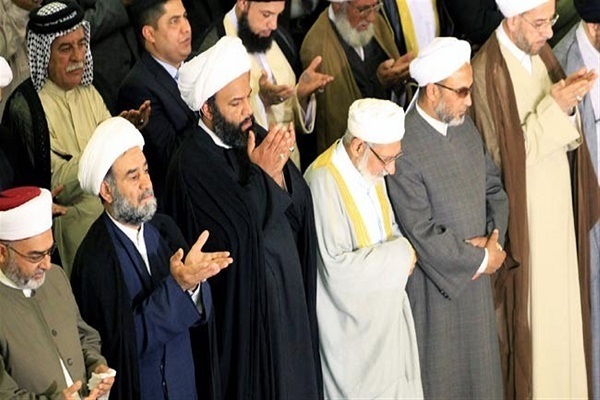 Clerics from different Islamic schools of thought attend congregational prayers in Mecca 