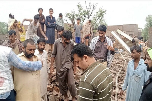 Mosque Roof Collapses in Pakistan, Killing at Least Ten