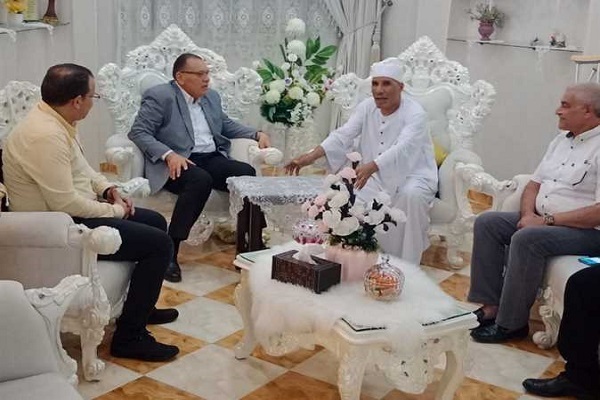 Governor of Sharqia Governorate Mamdouh Mustafa El-Sayed Ahmed Gharab meets Egyptian Qari Abdul Fattar Taruti in his home