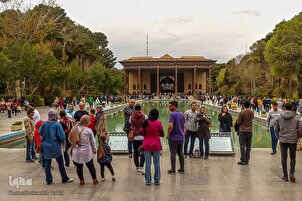 Isfahan’s Chehel Sotoun Attracts Thousands of Visitors during Nowruz Holidays