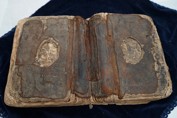 500-Year-Old Copy of Quran Being Restored at Taiwan Library