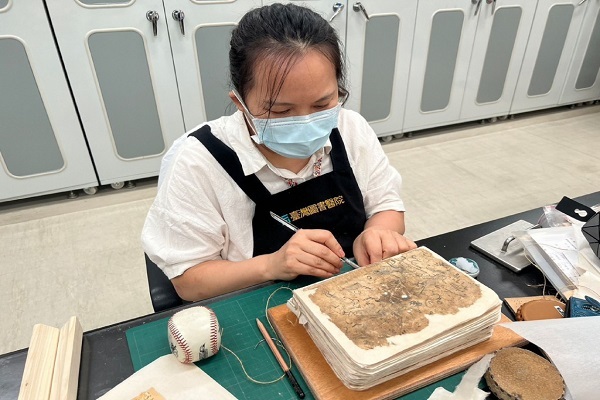 500-Year-Old Copy of Quran Being Restored at Taiwan Library