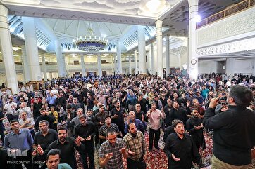 Hundreds at Shah Cheragh Mausoleum Mourn Martyrdom of Imam Sadiq