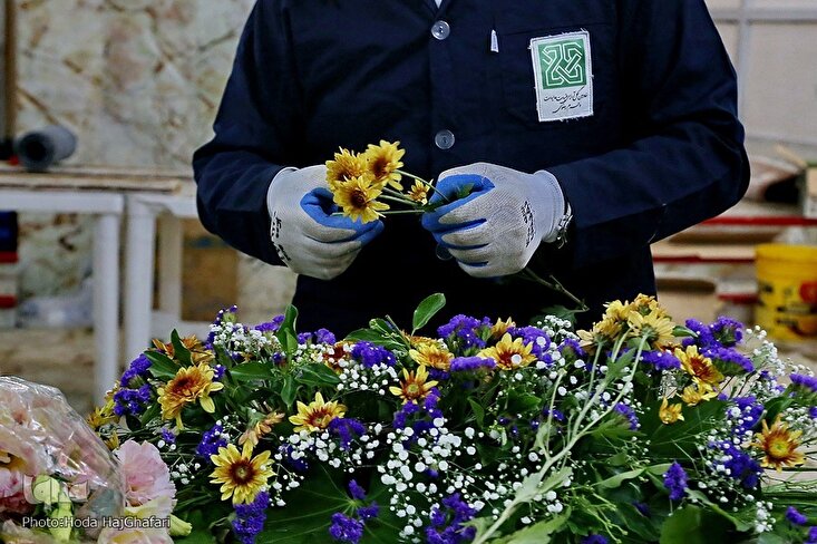 Servants Decorate Hazrat Masoumeh Shrine with Thousands of Flowers
