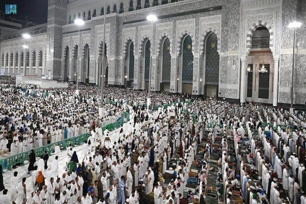 Worshippers at Mecca Grand Mosque