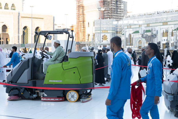 Workers cleaning Mecca Grand Mosque
