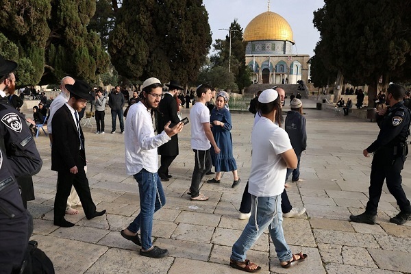 Israeli settlers storm al-Aqsa Mosque