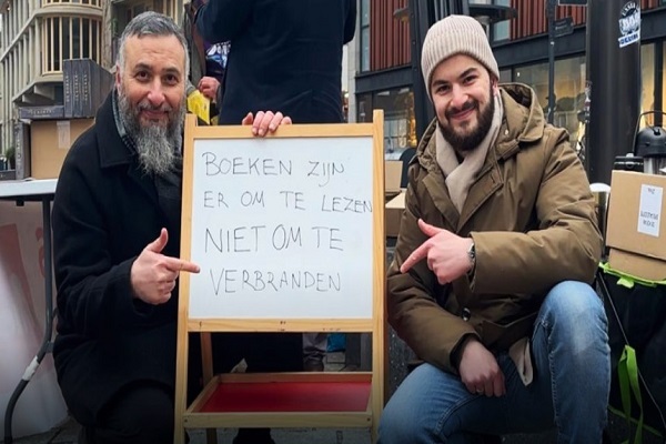 Muslims in Netherlands Distribute Free Qurans after Failed Desecration Attempt