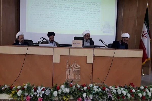 Scholars Discuss Ayatollah Khamenei’s Viewpoint on Contemplating Quran