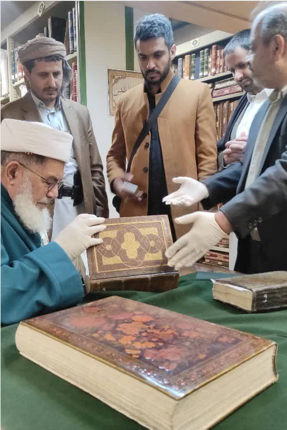 Yemeni Delegation Visits Central Library at Imam Reza Shrine