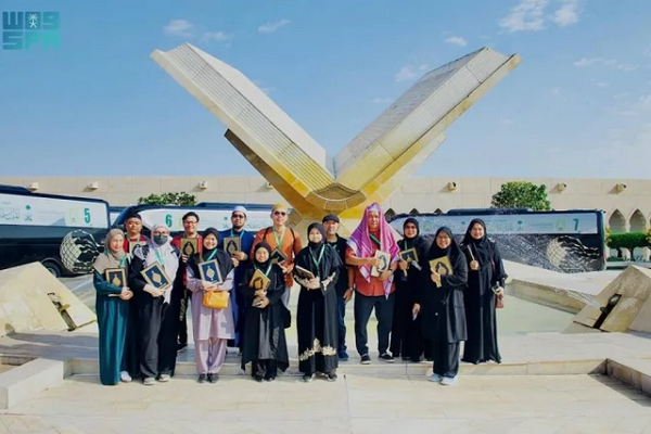 Umrah pilgrims visit King Fahd Quran Printing Complex in Medina