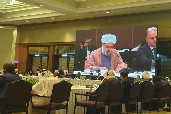 Secretary General of the World Forum for Proximity of Islamic Schools of Thought Hojat-ol-Islam Hamid Shahriari addressing an international conference in Malaysia