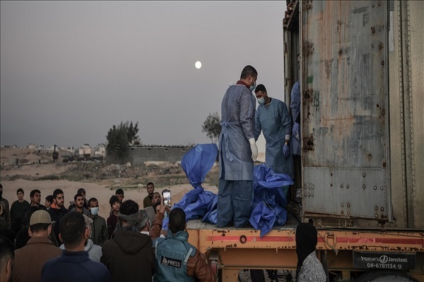 Medics taking away corpses of those killed in Israeli attacks on Gaza