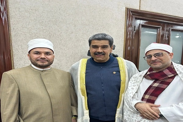 Venezuelan President Nicolas Maduro receives a delegation from Egypt’s Awqaf ministry