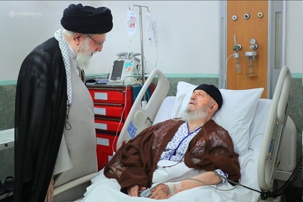 Leader of the Islamic Revolution Ayatollah Seyed Ali Khamenei visited Ayatollah Nasser Makarem Shirazi in hospital