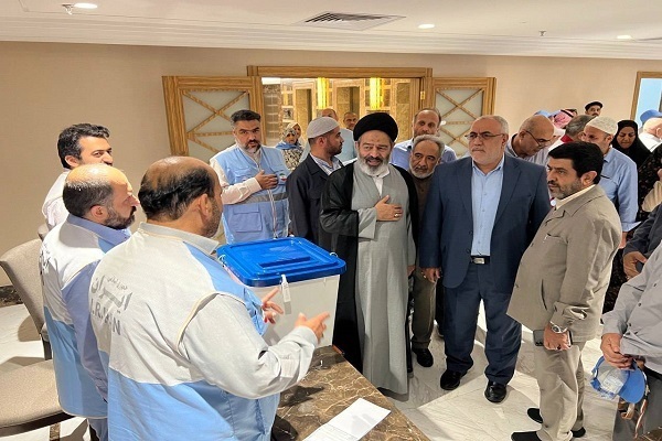 Representative of the Leader of the Islamic Revolution in Hajj and Pilgrimage Affairs Hojat-ol-Islam Abdol Fattah Navab visit a polling station in Saudi Arabia during Iran’s presidential election
