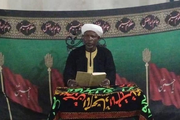 Sheikh Ibrahim Yusuf Musa delivering a speech a Muharram mourning ceremony in Kaduna, Nigeria