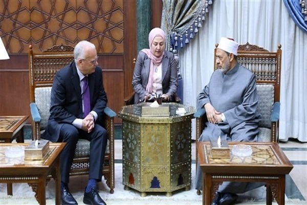Sheikh Ahmed al-Tayeb, the grand imam of Egypt’s Al-Azhar, and Dag Bolin Dunfleet, the new Swedish ambassador to Egypt, meet in Cairo.
