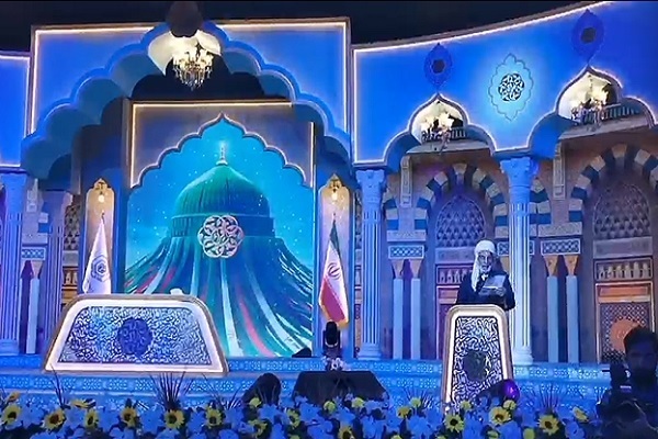 Mamosta Fayeq Rostami, the representative of the people of Kurdistan in the Assembly of Experts, addressing the opening ceremony of the final round of Iran’s 48th National Holy Quran Competition (Sanandaj, October 18, 2025).