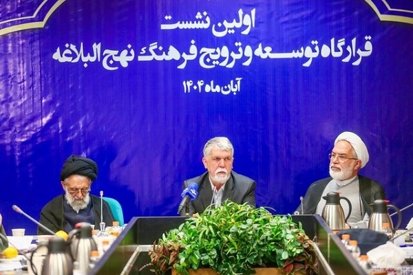 Iranian Minister of Culture and Islamic Guidance Seyed Abbas Salehi  (center)