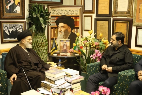 Governor of Qom Akbar Behnamjoo visited the Grand Library of Ayatollah Marashi Najafi (RA) in the holy city of Qom.