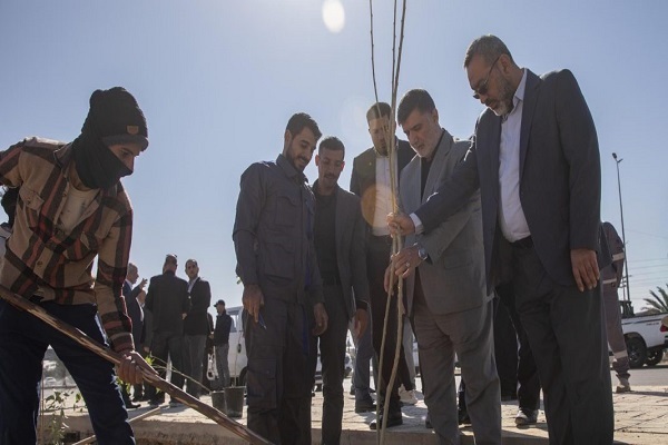 A new tree-planting campaign is underway to provide shade and greenery for the millions of pilgrims who travel the road between Najaf and Karbala in Iraq.