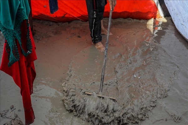 Displaced Palestinians struggle to survive during cold weather in Khan Yunis