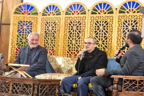 Shahriar Parhizkari, an internationally recognized reciter and memorizer of the Quran (center).