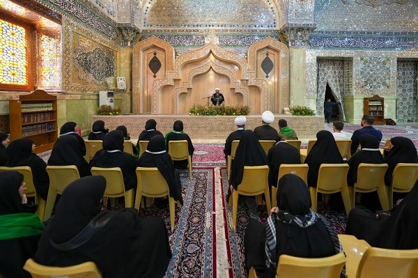 Lebanese Quranic Delegation Visits Askari Shrine in Iraq
