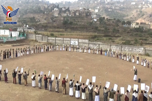 Students held a protest rally at the “Quran Martyr” religious school in the Raymah province of Yemen to condemn the desecration of the Holy Quran in the United States.
