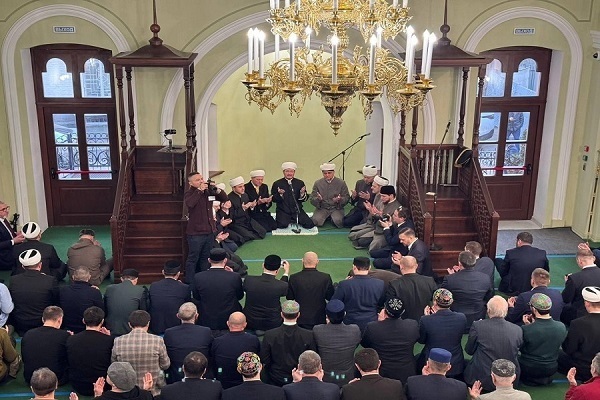 A 200-year-old historic mosque in Moscow opened its doors to worshippers after the completion of renovation work in mid-December 2025.