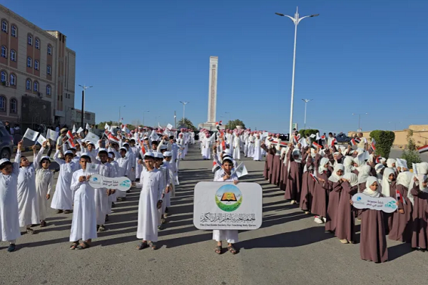 More than 1,300 Yemeni boys and girls attended a parade in the streets of Marib after successfully memorizing the Quran.