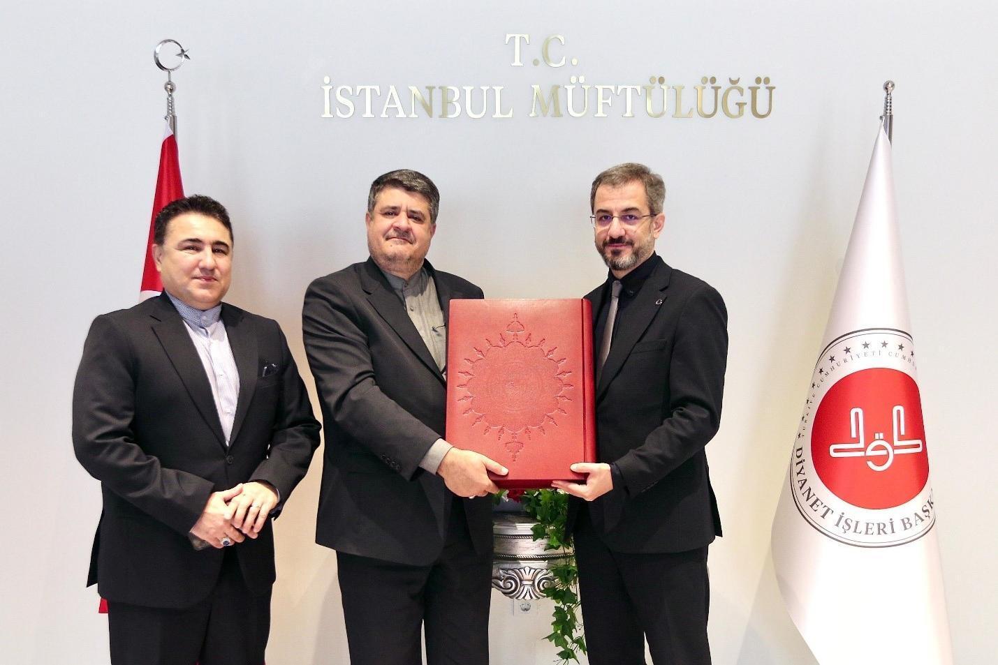 Ahmad Mohammadi, the Consul General of the Islamic Republic of Iran in Istanbul, along with Bahram Kian, the Iranian cultural attaché in the city, visited the office of the Istanbul Mufti to congratulate Emrullah Tuncel on his appointment as the Mufti of Istanbul.