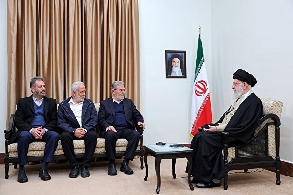 Leader of the Islamic Revolution Ayatollah Seyed Ali Khamenei received Ziyad al-Nakhalah, the Secretary-General of the Palestinian Islamic Jihad Movement, and his accompanying delegation on Tuesday, February 18, 2025.