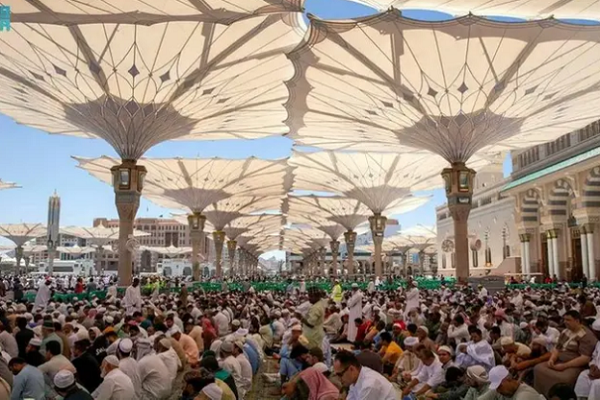 Worshipers at the Prophet's Mosque in Medina