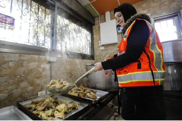 Initiative Provides Ramadan Iftars for Poor, Displaced Palestinians