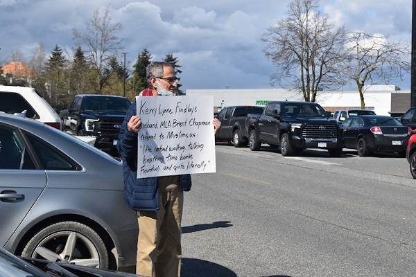 Canadian Muslim Group Protest outside Conservative Incumbent's Office 