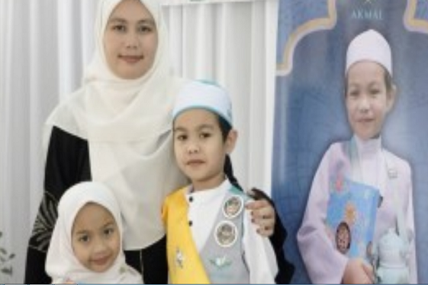 Ahmad Ziyyad Mohd Zahir, his mother and his sister