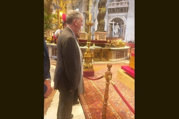 Iran’s Culture Minister Seyed Abbas Salehi paid respect to the late leader of the Catholic Church at St. Peter’s Basilica (April 26, 2025)