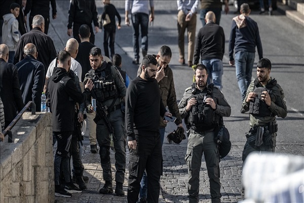 Israeli settlers storm Al-Aqsa Mosque under protection of regime forces