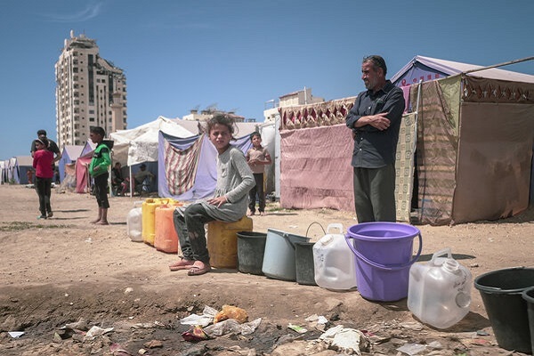 71,000 children and more than 17,000 mothers are threatened by acute malnutrition in Gaza as Israeli continues blocking humanitarian aid.