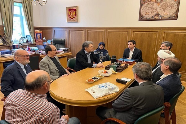 Hojat-ol-Islam Mohammad Mehdi Imanipour, the head of the Islamic Culture and Relations Organization met in Moscow with the head of the Institute of Oriental Studies of the Russian Academy of Sciences Ali Akbarov.