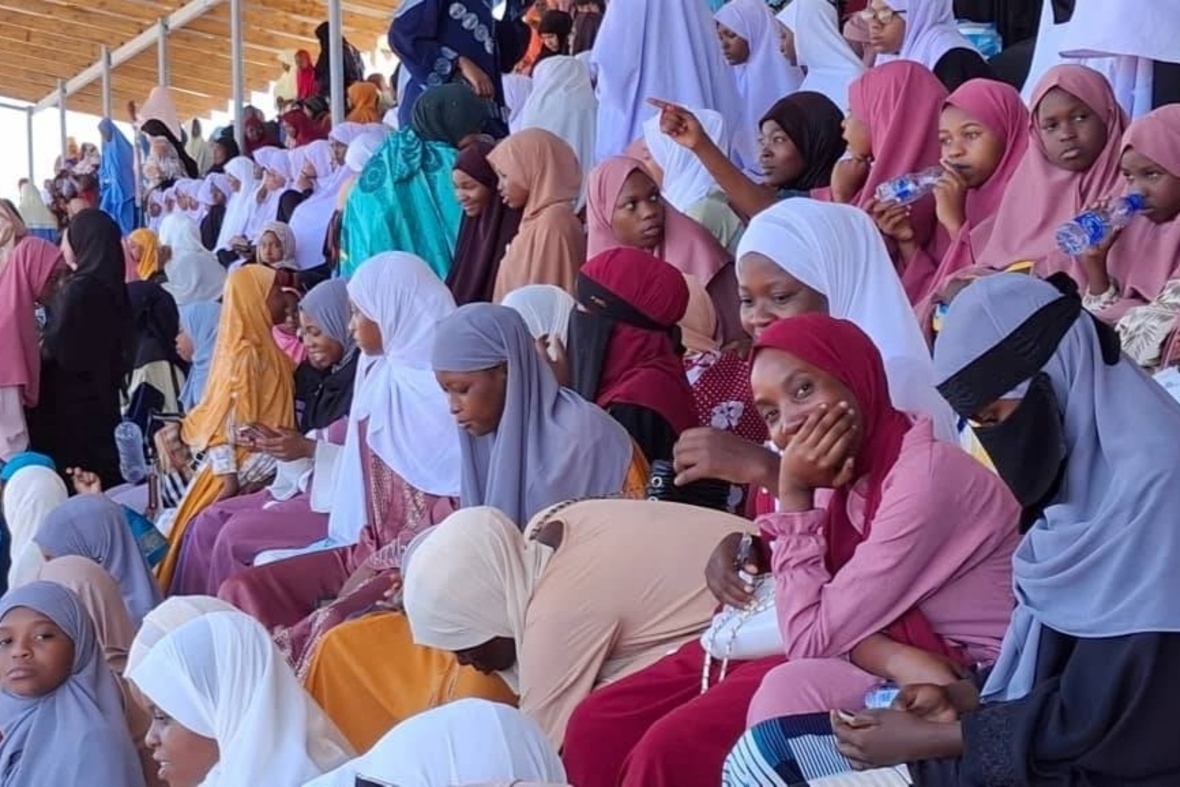 Iranian Qaris Recite Quran in Tanzania Program Attended by Thousands of People  